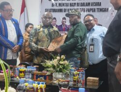 Musa Boma Menyerahkan Pernyataan Sikap Rakyat SIMAPITOWA kepada Menteri HAM